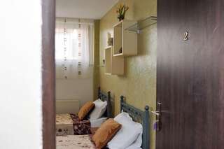 Гостевой дом Pensiunea Escape Яссы Двухместный номер с 2 отдельными кроватями и собственной ванной комнатой-1
